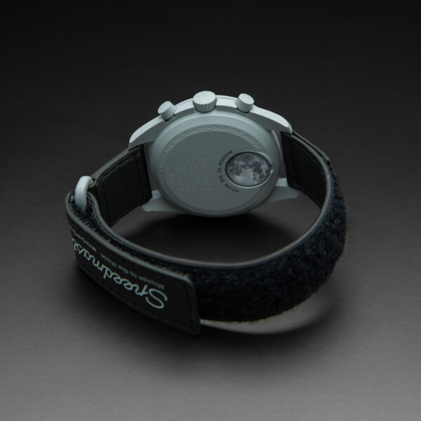 Swatch x Omega, MoonSwatch "Mission to Moonshine Gold Swiss Heritage", Swiss National Day August, 42mm, Black Dial, Bioceramic - immagine 5