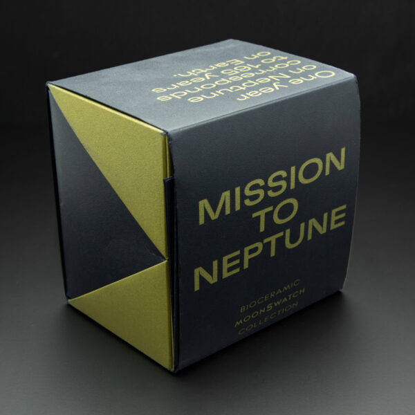Swatch x Omega, MoonSwatch "Mission to Neptune Moonshine Gold", Blue Moon August, 42mm, Blue Dial, Bioceramic - immagine 3