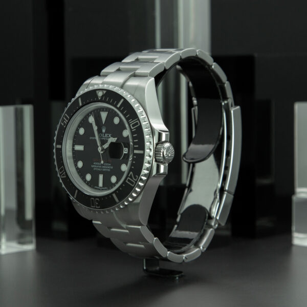 Rolex, Sea-Dweller ”Single Red” , Ref. 126600, Black Dial Year; 2017, Full Set, Stainless Steel - immagine 3