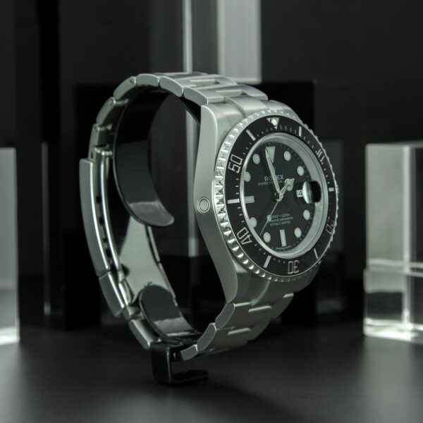 Rolex, Sea-Dweller ”Single Red” , Ref. 126600, Black Dial Year; 2017, Full Set, Stainless Steel - immagine 4